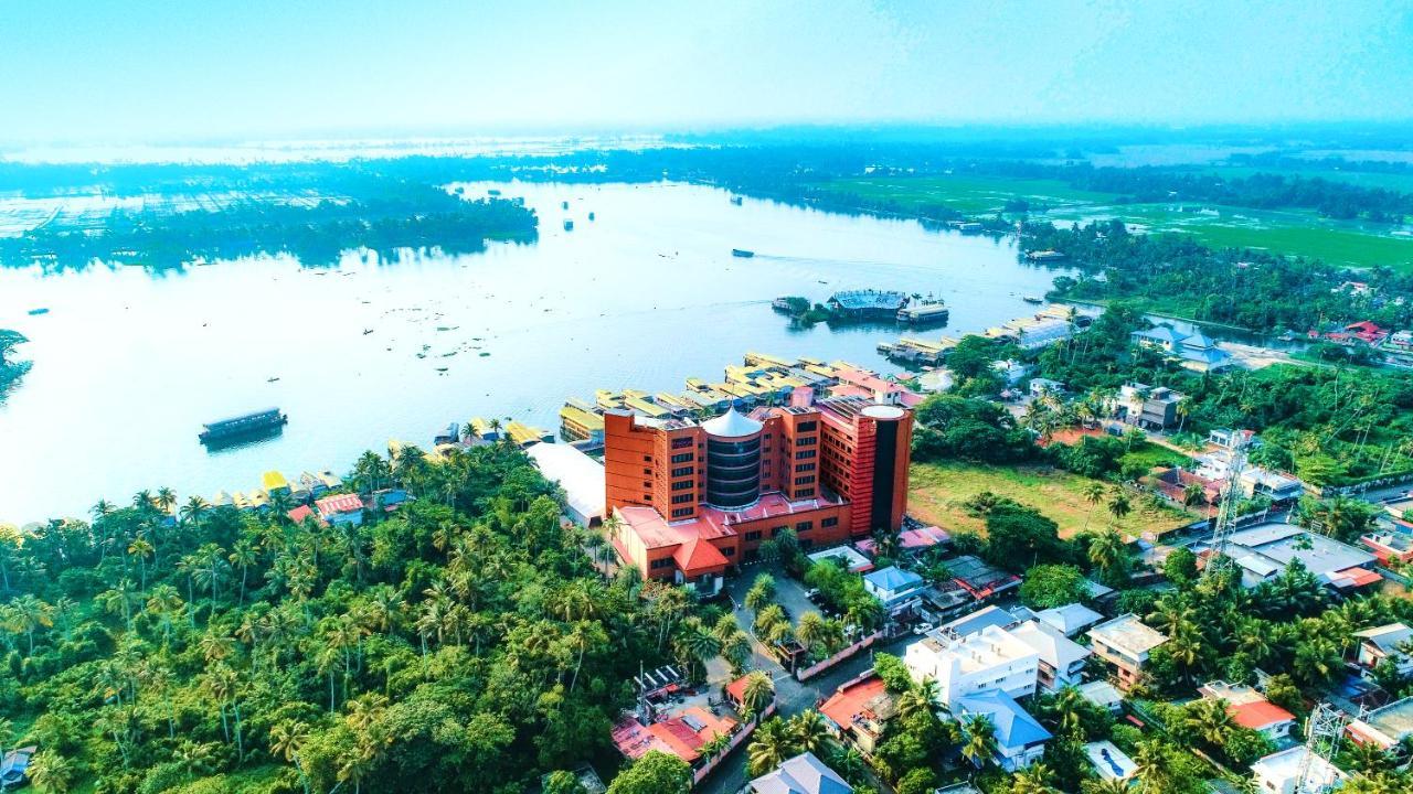 Ramada By Wyndham Alleppey Alappuzha Eksteriør billede