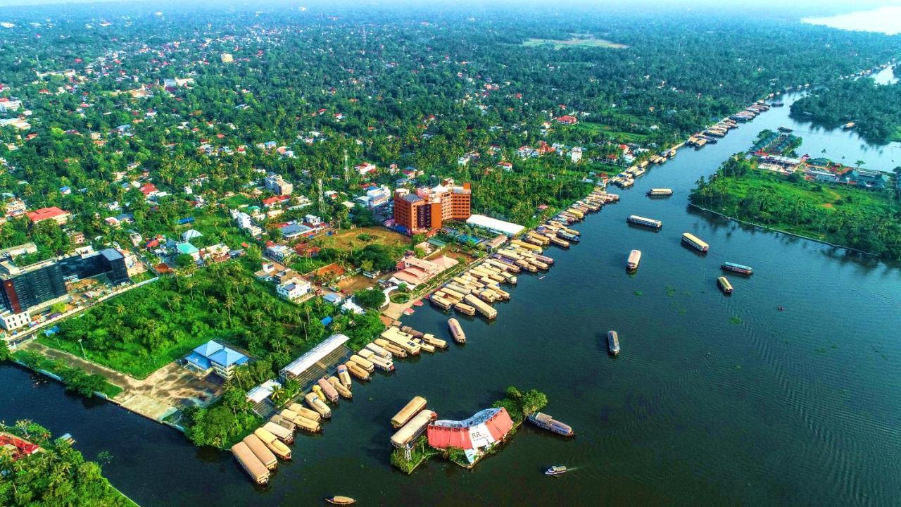 Ramada By Wyndham Alleppey Alappuzha Eksteriør billede