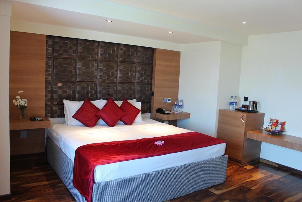 Ramada By Wyndham Alleppey Alappuzha Eksteriør billede
